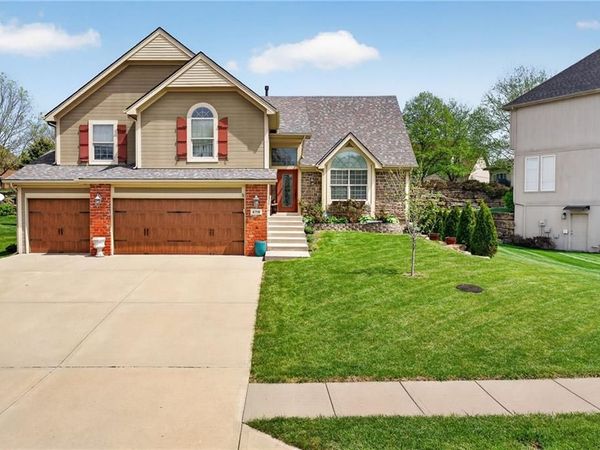 6719 NW Monticello Terrace, Parkville, MO 64152