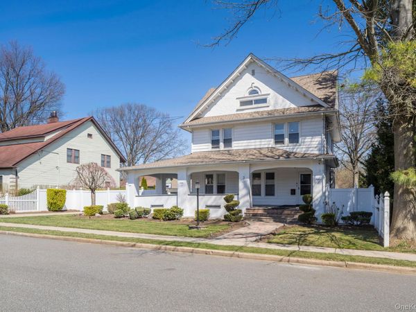 3 Columbia Street , Westbury, NY 11590