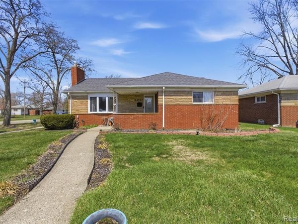 17005 Collinson Avenue, Eastpointe, MI 48021