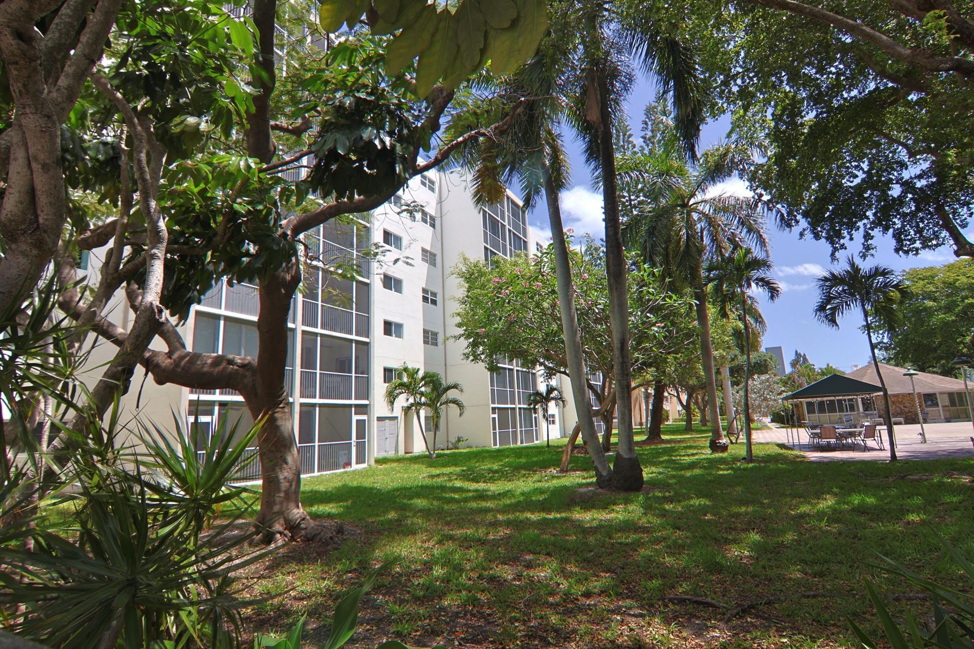 1000 NE 12th Avenue, Unit 106, Hallandale Beach, FL 33009 Photo