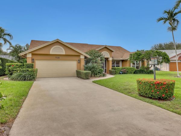 712 Golf Court, Delray Beach, FL 33445