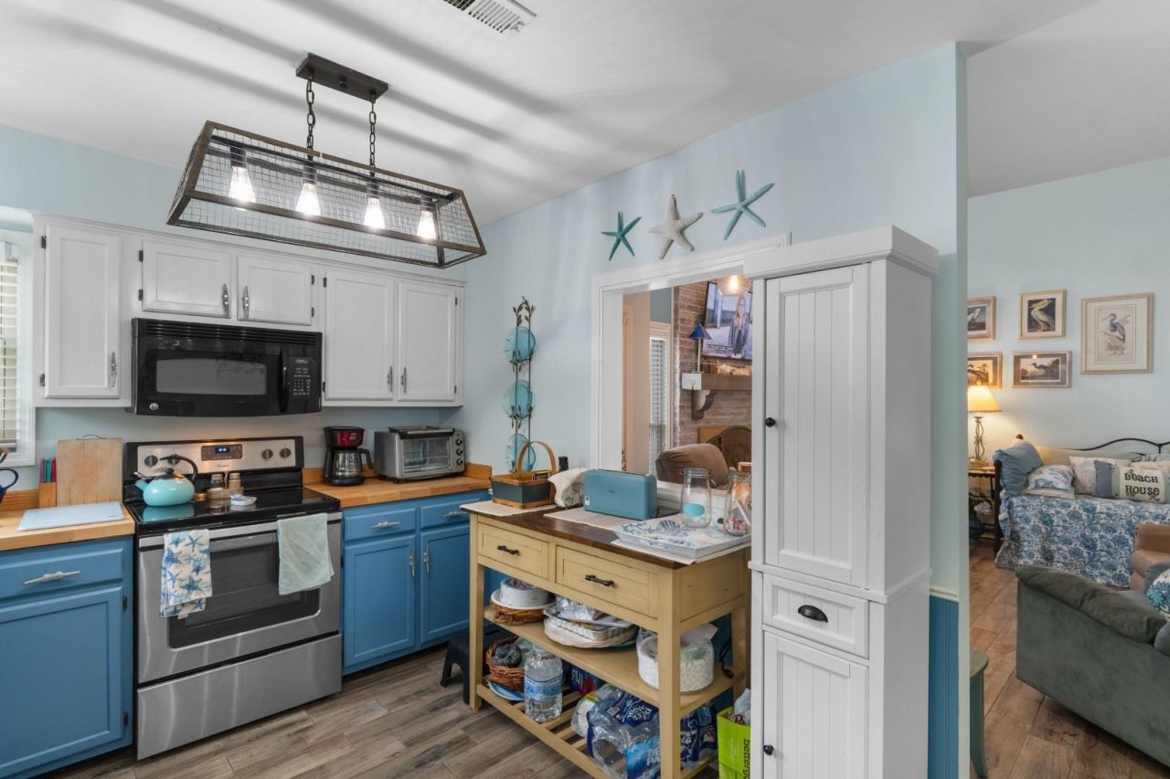 4301 Alicia Ct. Photo 6