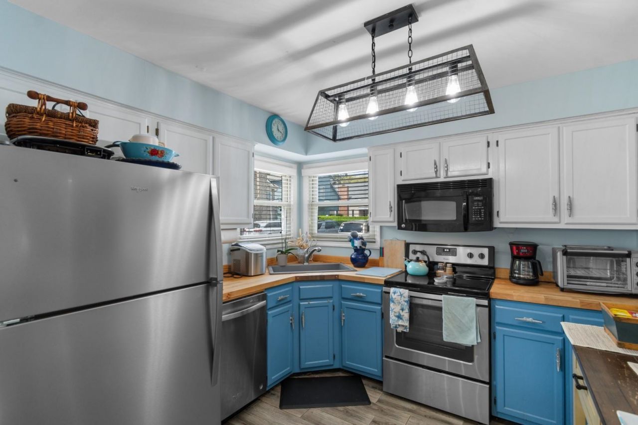 4301 Alicia Ct. Photo 8