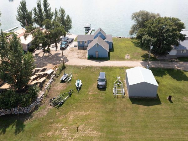 114 N Lake Dr, Castlewood, SD 57223