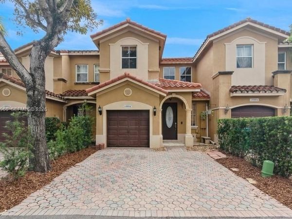 10884 SW 89th St, Miami, FL 33176