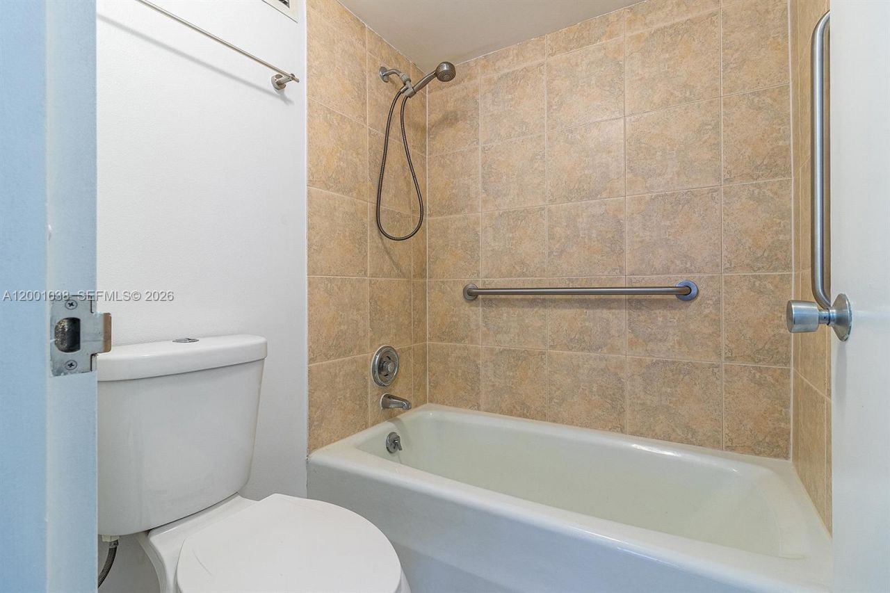500 Three Islands Blvd, Unit 222, Hallandale Beach, FL 33009 Photo