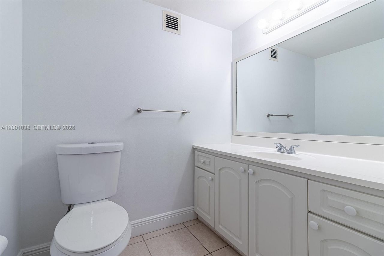 500 Three Islands Blvd, Unit 222, Hallandale Beach, FL 33009 Photo