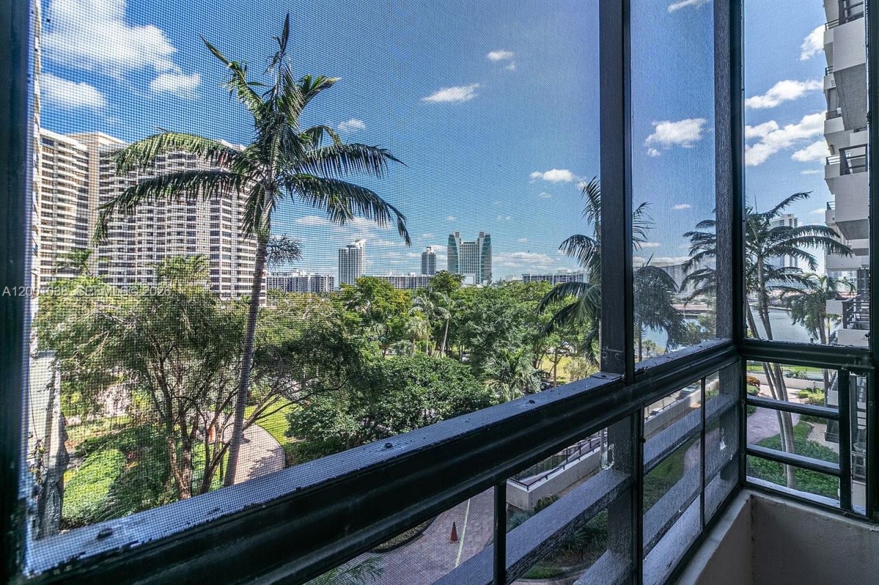 500 Three Islands Blvd, Unit 222, Hallandale Beach, FL 33009 Photo