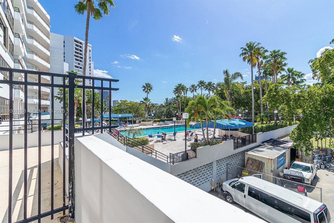 500 Three Islands Blvd, Unit 222, Hallandale Beach, FL 33009 Photo