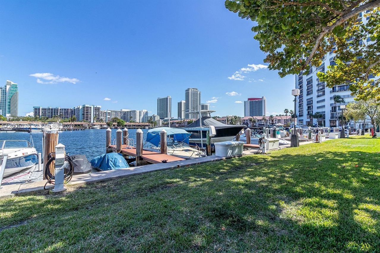 500 Three Islands Blvd, Unit 222, Hallandale Beach, FL 33009 Photo