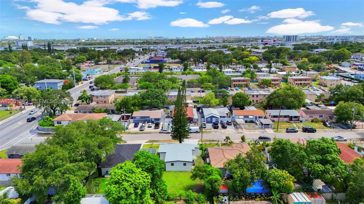 3231 NW 48th Ter, Miami, FL 33142 Photo