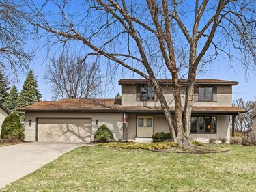 1181 Karth Lake Drive, Arden Hills, MN 55112