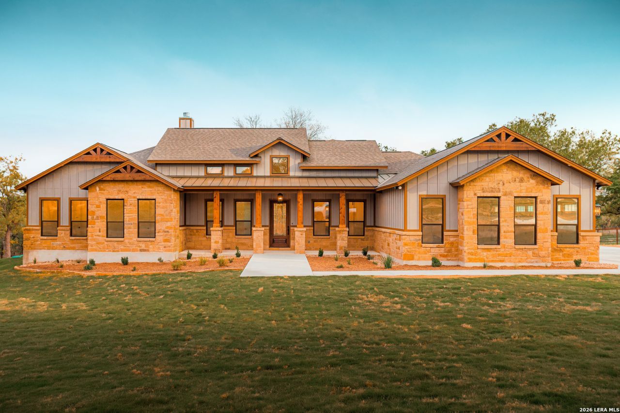 152 Hondo Ridge, La Vernia, TX 78121 Main Photo