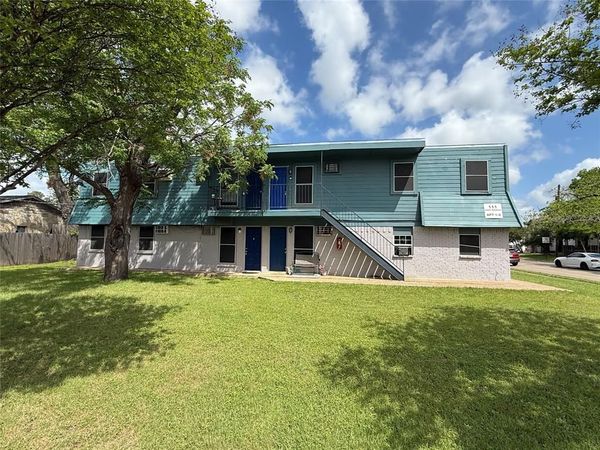 111 E Rogers Street , Arlington, TX 76011