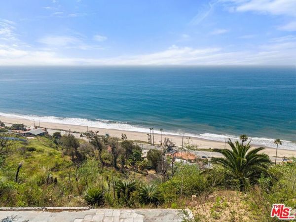 17624 Tramonto Drive, Pacific Palisades, CA 90272