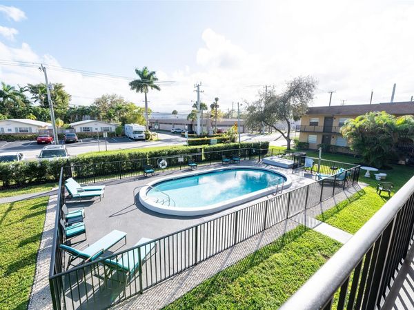 1401 NE 17th Court, Unit 110, Fort Lauderdale, FL 33305