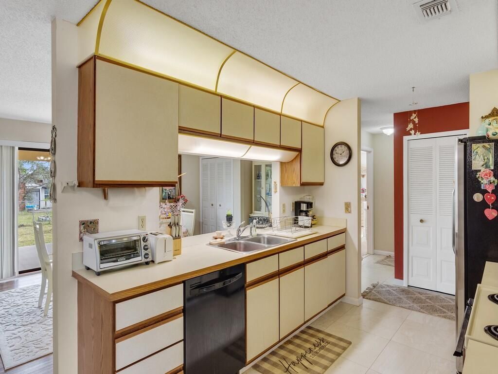 2543 SE Price Court, Port Saint Lucie, FL 34984 Photo