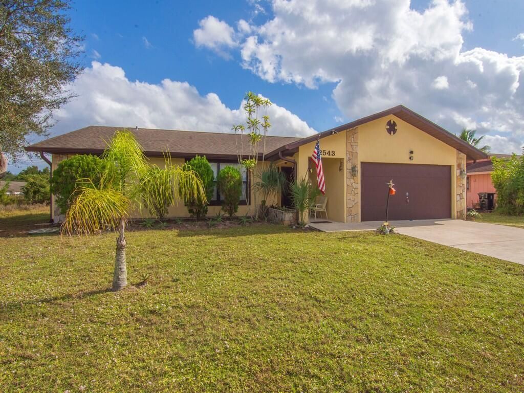 2543 SE Price Court, Port Saint Lucie, FL 34984 Photo