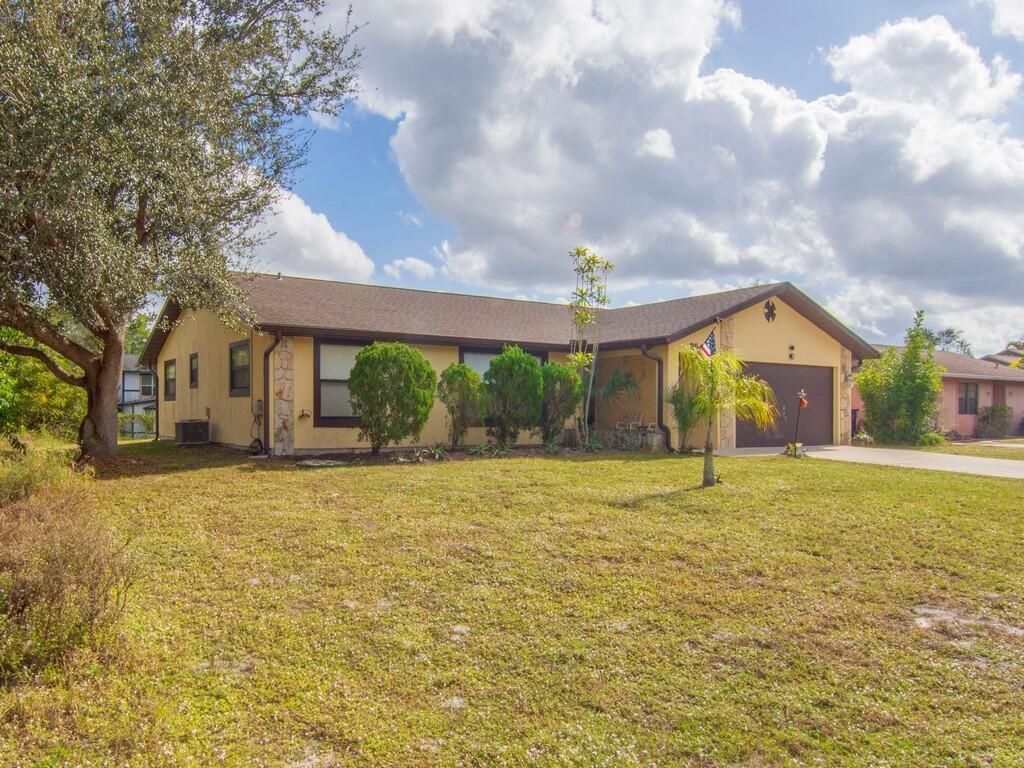 2543 SE Price Court, Port Saint Lucie, FL 34984 Photo