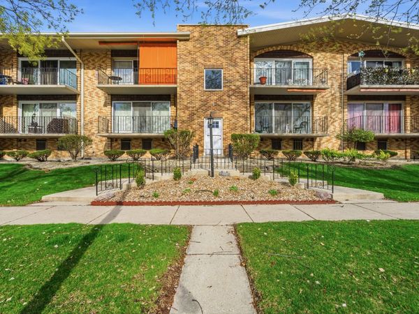 10221 S Komensky Avenue , Unit 1E, Oak Lawn, IL 60453