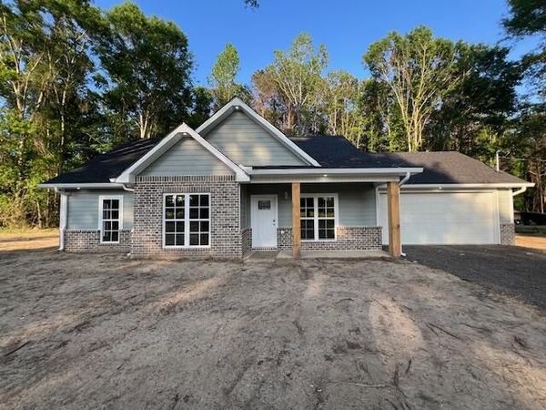 125 Old Hwy 15, Ellisville, MS 39437