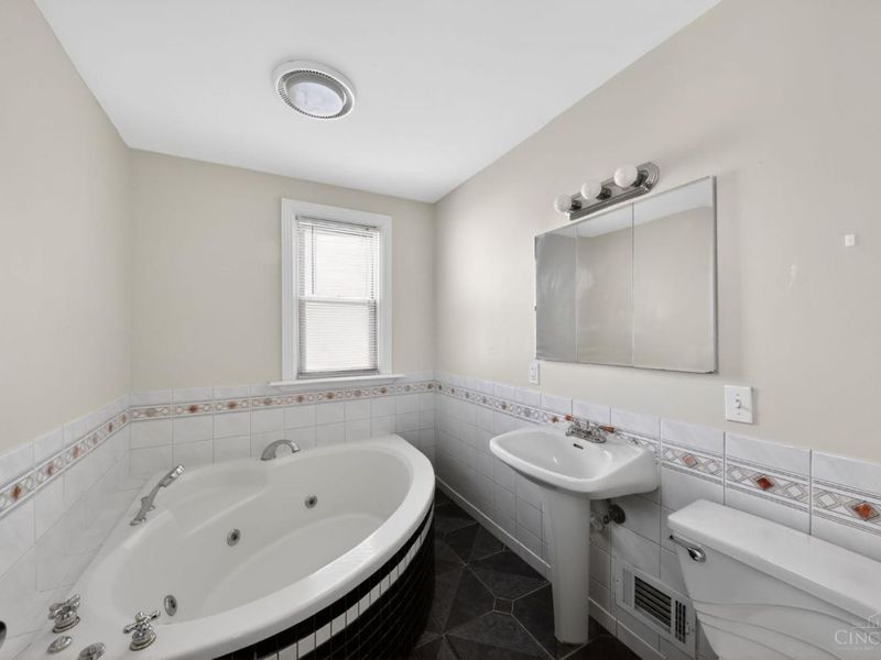 4436 Grove Avenue, Green Township, OH 45211 Photo 14