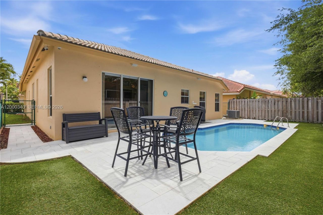 14033 N Cypress Cove Cir, Davie, FL 33325 Photo