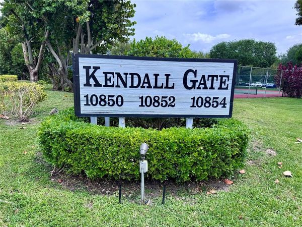 10850 N Kendall Dr, Unit 414, Miami, FL 33176
