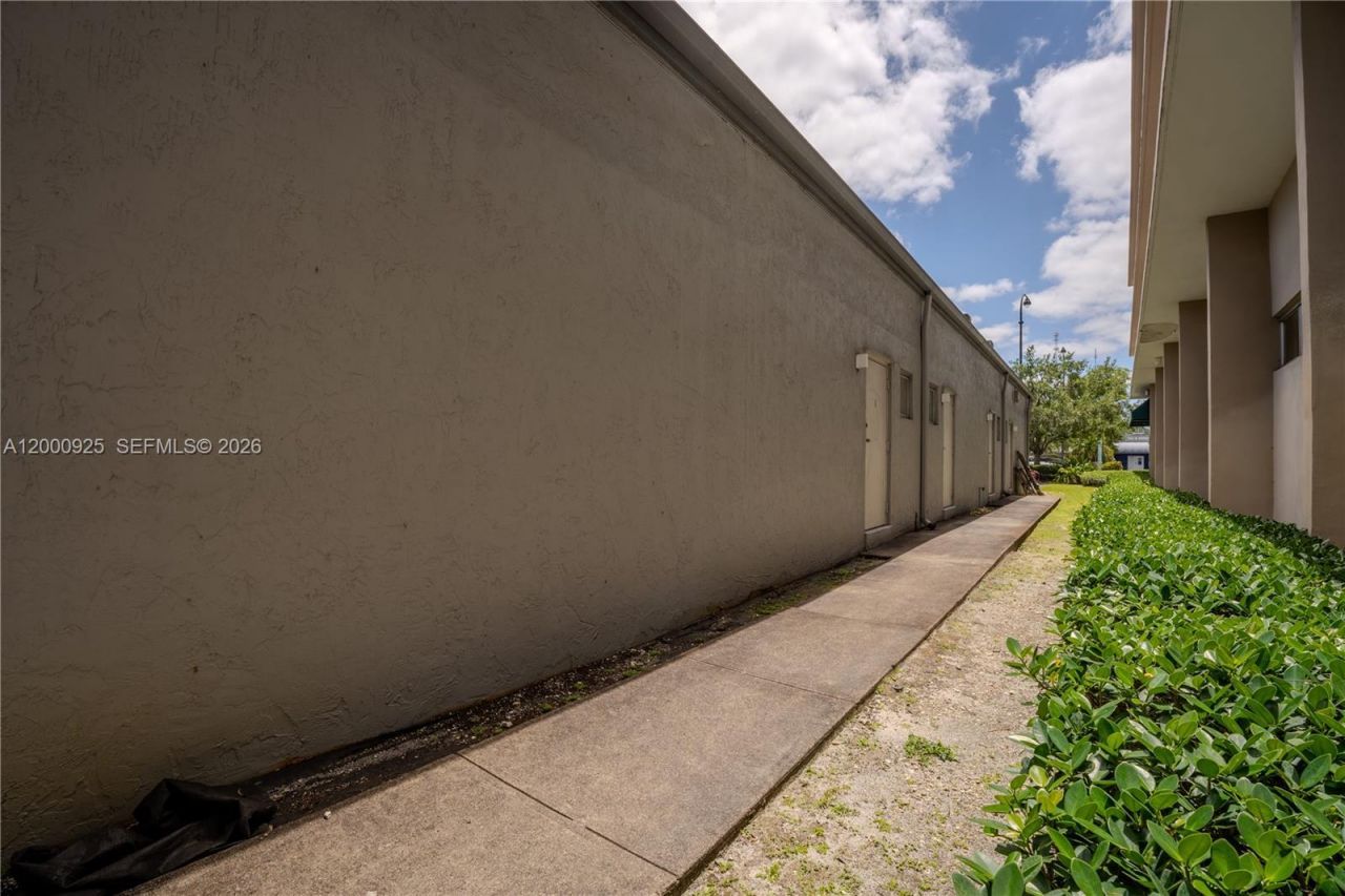 6115 Miramar Pkwy, Miramar, FL 33023 Photo