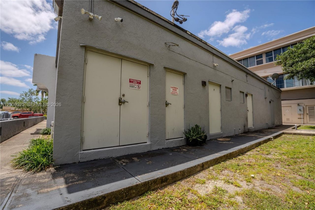 6115 Miramar Pkwy, Miramar, FL 33023 Photo