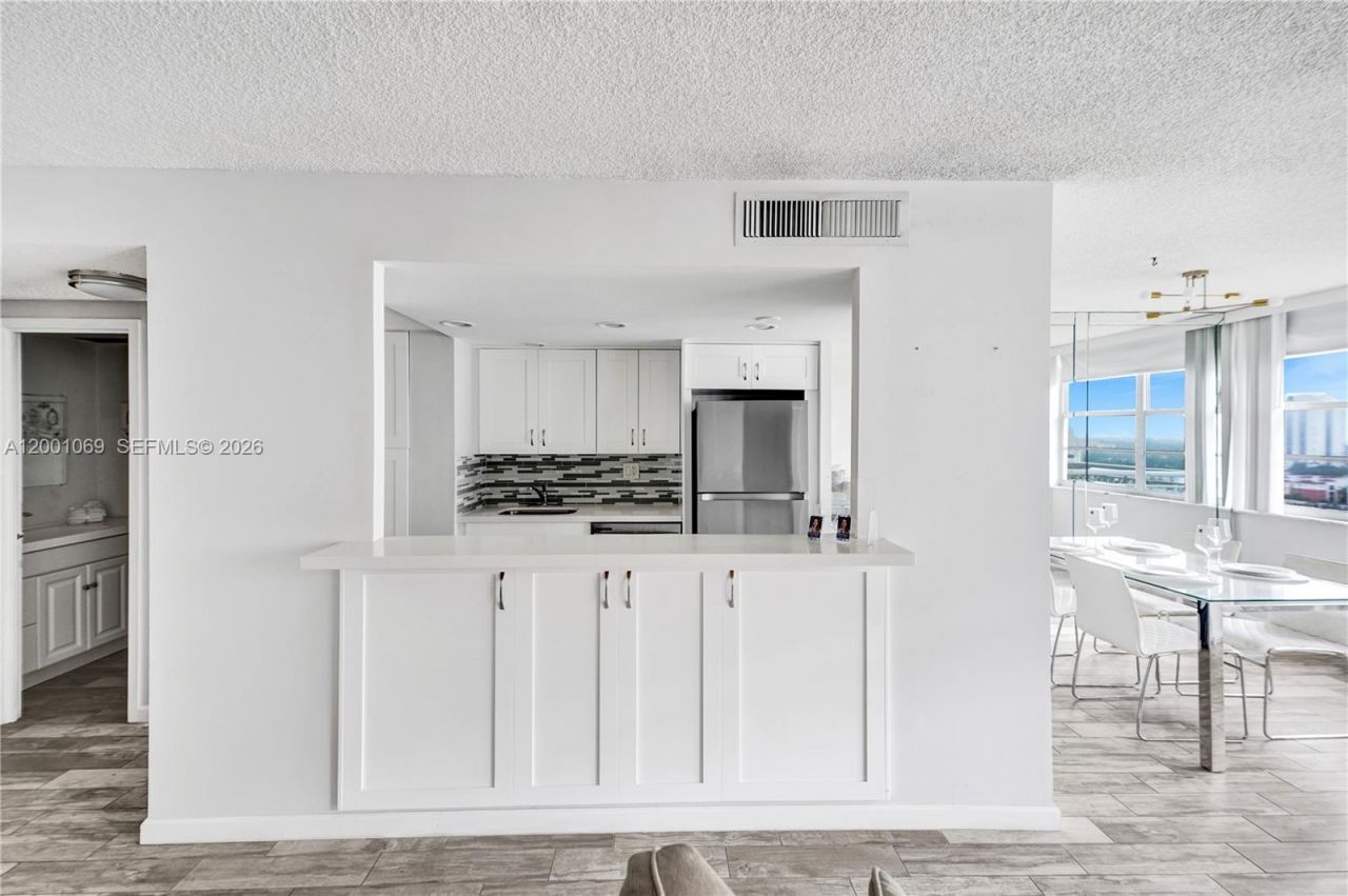 251 174th, Unit 1607, Sunny Isles Beach, FL 33160 Photo