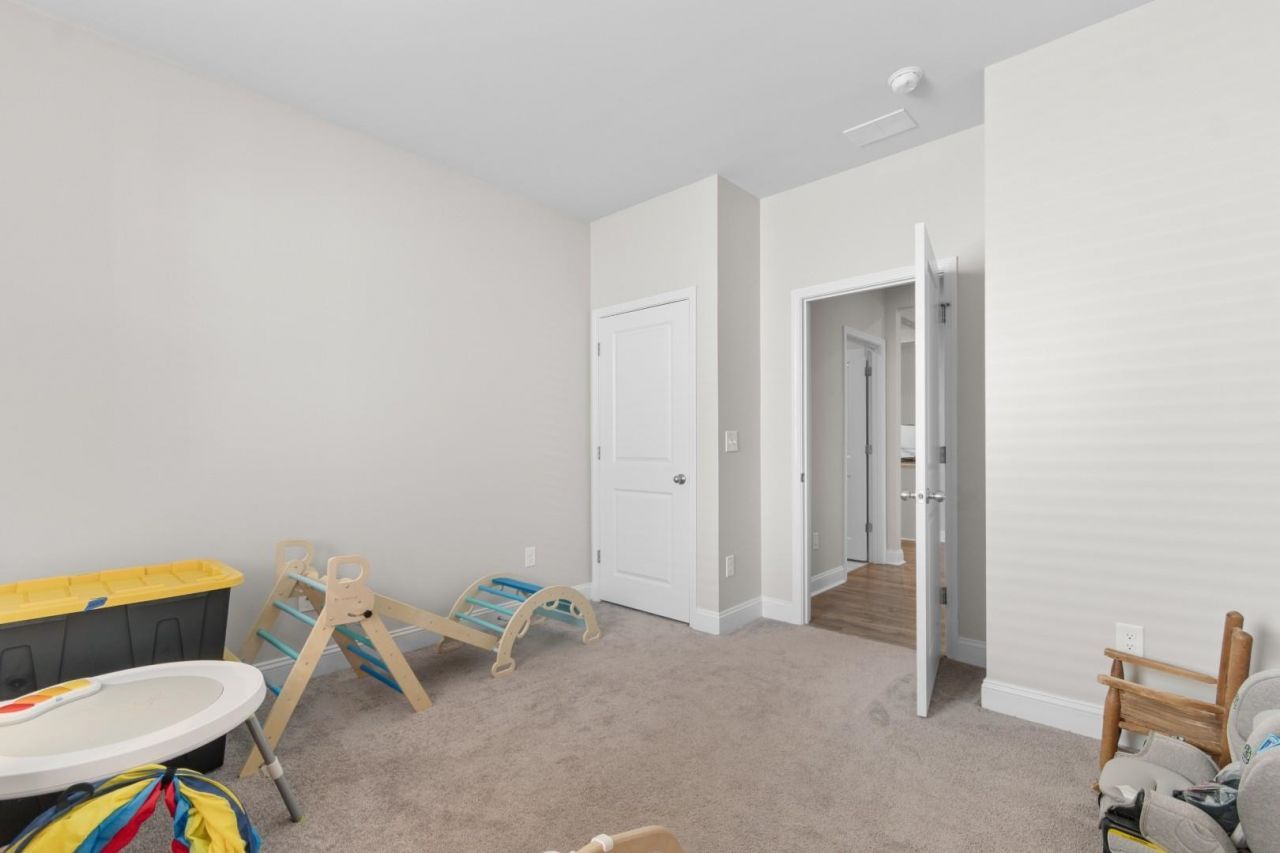 482 Mcalister Dr. Photo 23