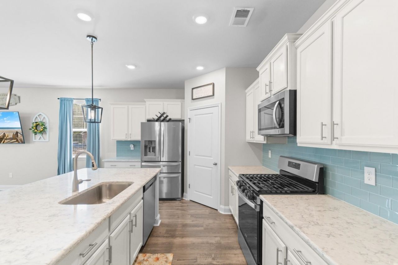 482 Mcalister Dr. Photo 6