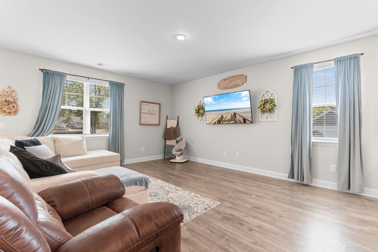 482 Mcalister Dr. Photo 9