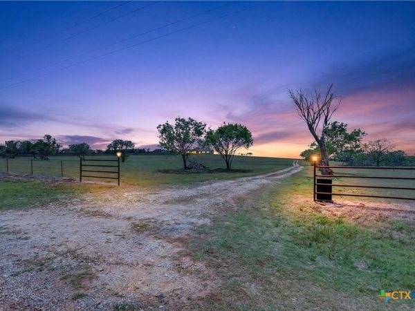 435 Fm-539, Floresville, TX 78114