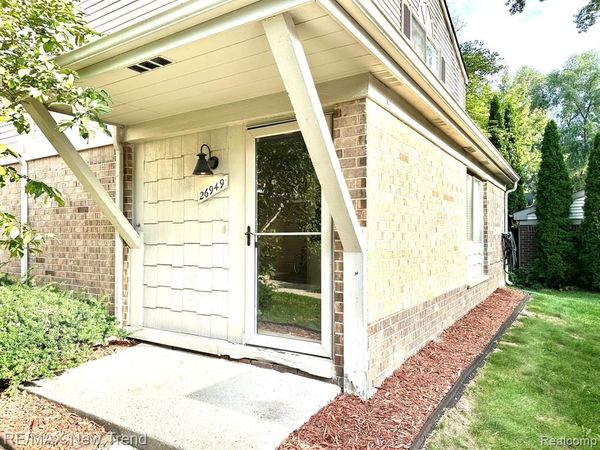 26949 Farmbrook Villa Drive, Southfield, MI 48034