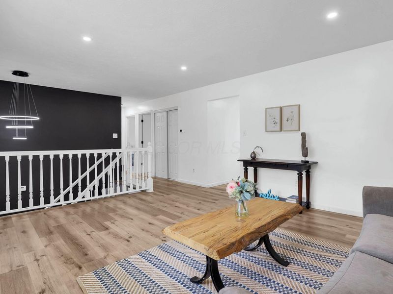 412 Denwood Drive S, Columbus, OH 43230 Photo 8