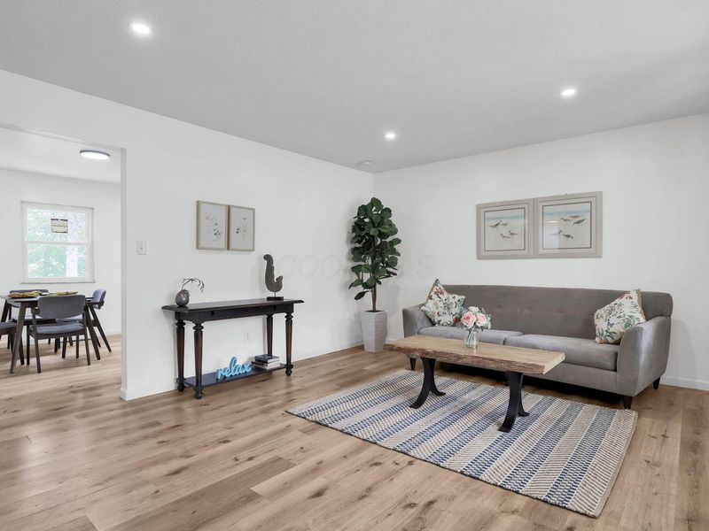 412 Denwood Drive S, Columbus, OH 43230 Photo 9