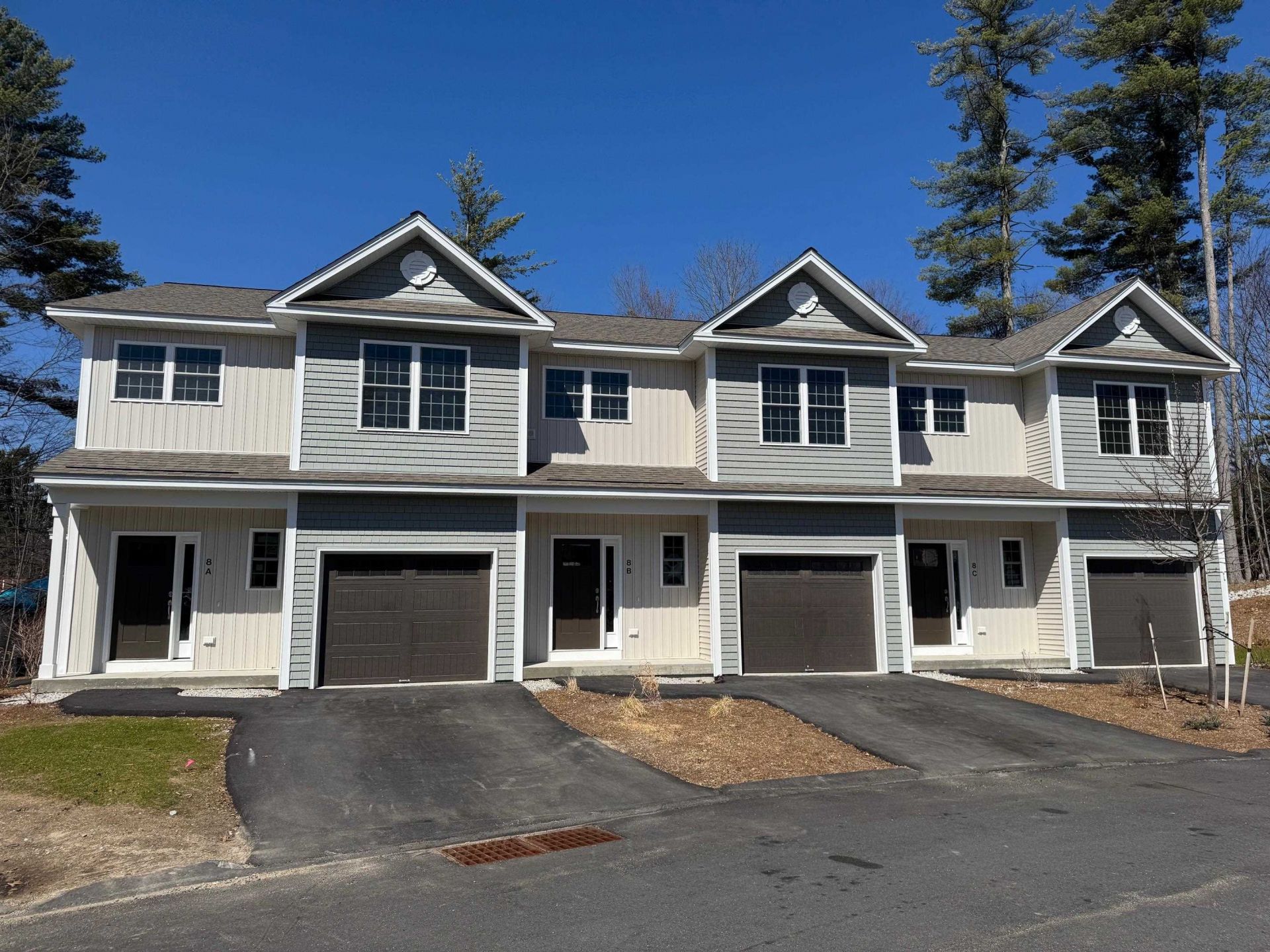 8b Dearborn Circle, Goffstown, NH 03045 Main Photo