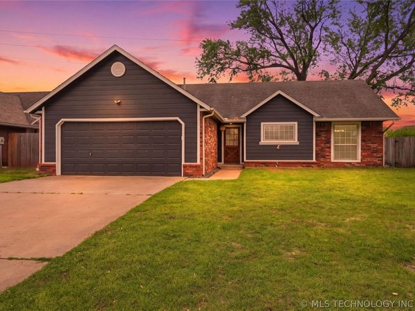 8806 E 135th Street S, Bixby, OK 74008
