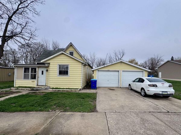 932 S Frederick Ave , Oelwein, IA 50662