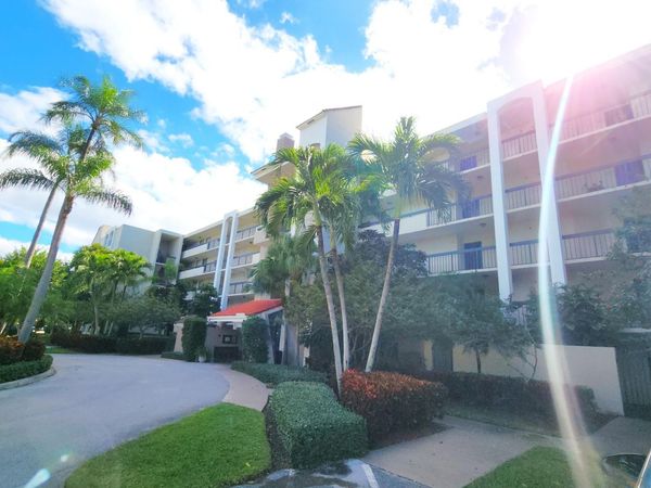 950 Lavers Circle, Delray Beach, FL 33444