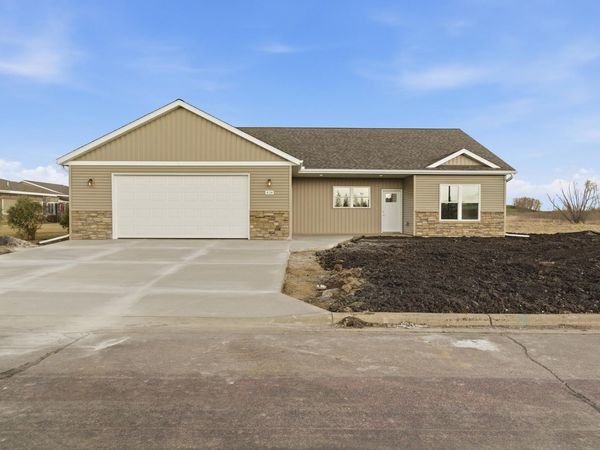 424 22nd Avenue NW, Waseca, MN 56093