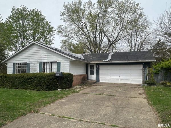 801 BUCKINGHAM Road, Chatham, IL 62629