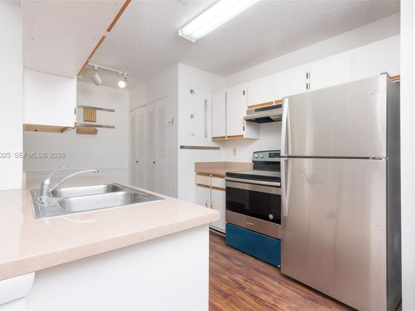 18310 NW 68th Ave, Unit L, Hialeah, FL 33015