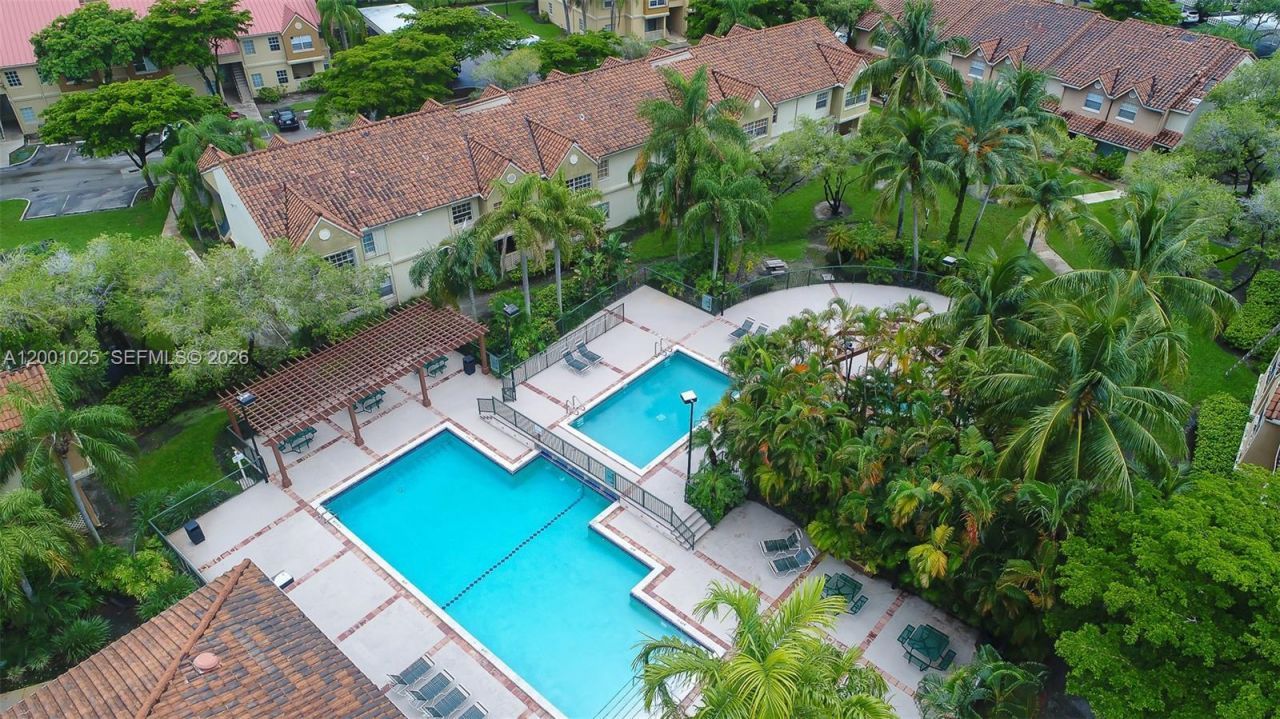 18310 NW 68th Ave, Unit L, Hialeah, FL 33015 Photo
