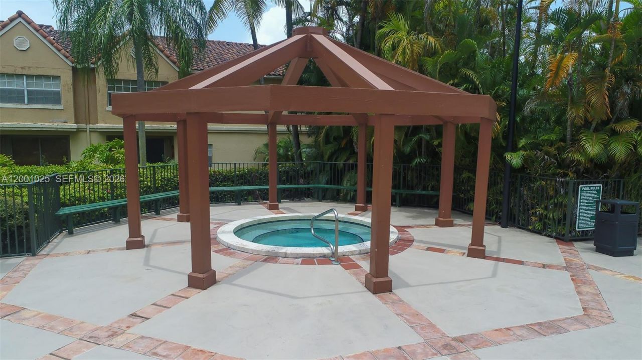 18310 NW 68th Ave, Unit L, Hialeah, FL 33015 Photo