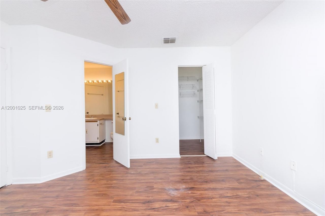 18310 NW 68th Ave, Unit L, Hialeah, FL 33015 Photo