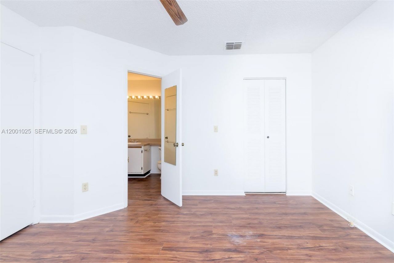 18310 NW 68th Ave, Unit L, Hialeah, FL 33015 Photo