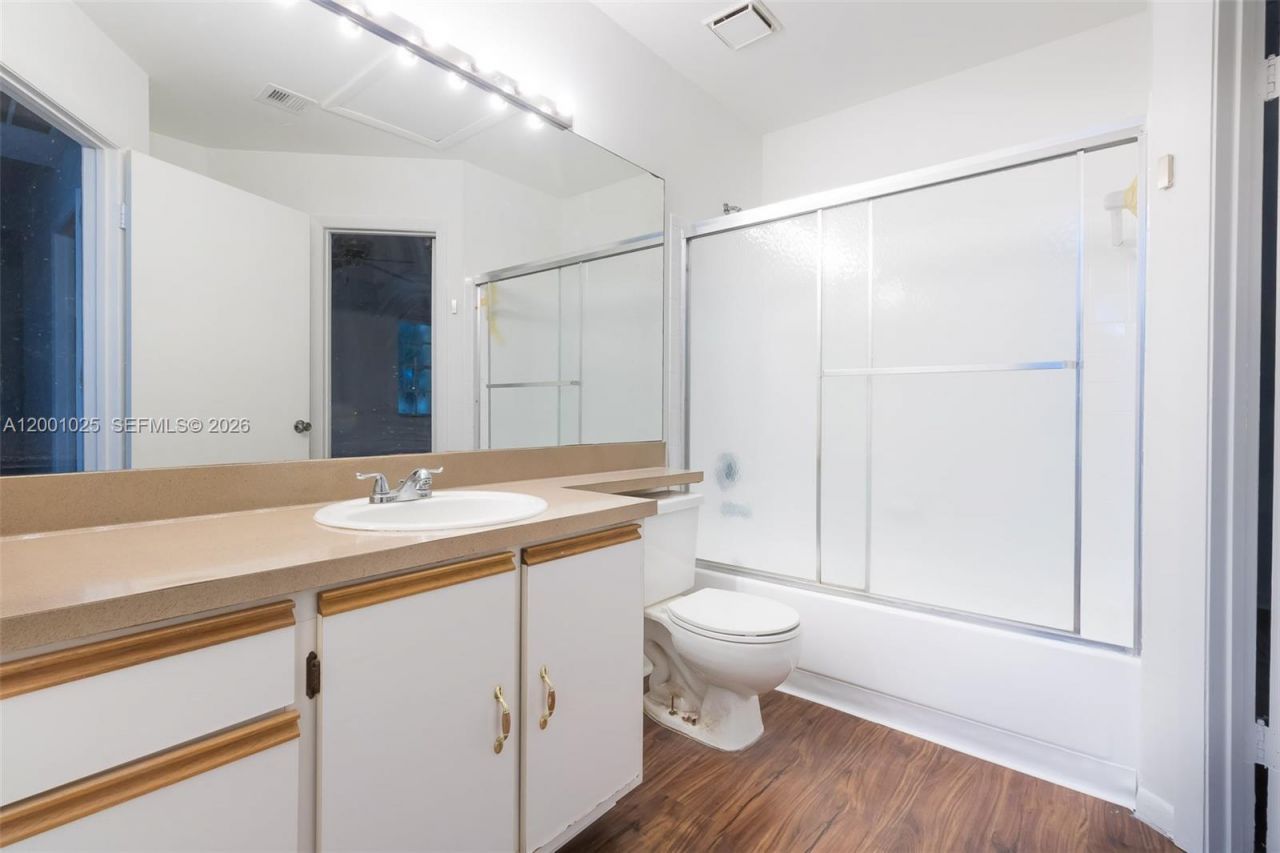 18310 NW 68th Ave, Unit L, Hialeah, FL 33015 Photo